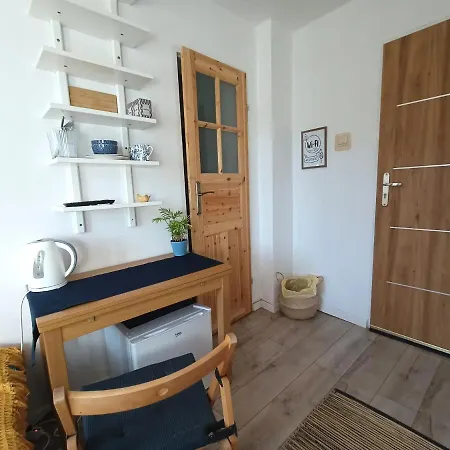 Lemuria Pokoj Z Lazienka Szkolna Legnica Exterior foto