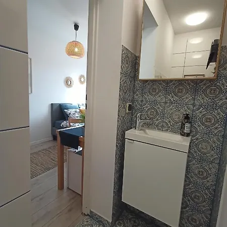 Lemuria Pokoj Z Lazienka Szkolna Legnica Exterior foto
